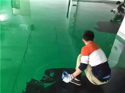 德庆下面给你一份环氧地坪漆施工的完整流程